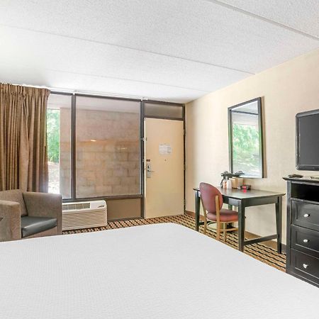 Quality Inn Near Speedway Wilkesboro Buitenkant foto