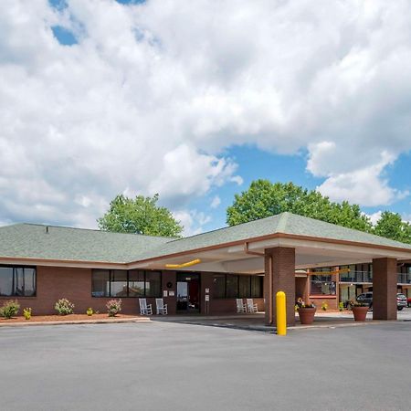 Quality Inn Near Speedway Wilkesboro Buitenkant foto
