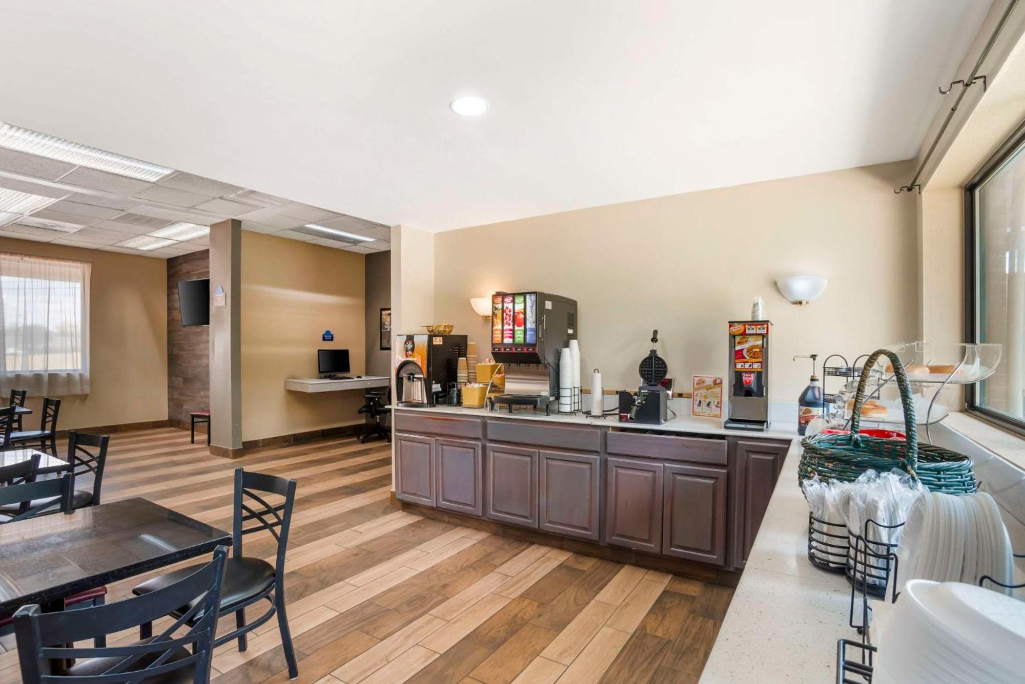 Quality Inn Near Speedway Wilkesboro Buitenkant foto