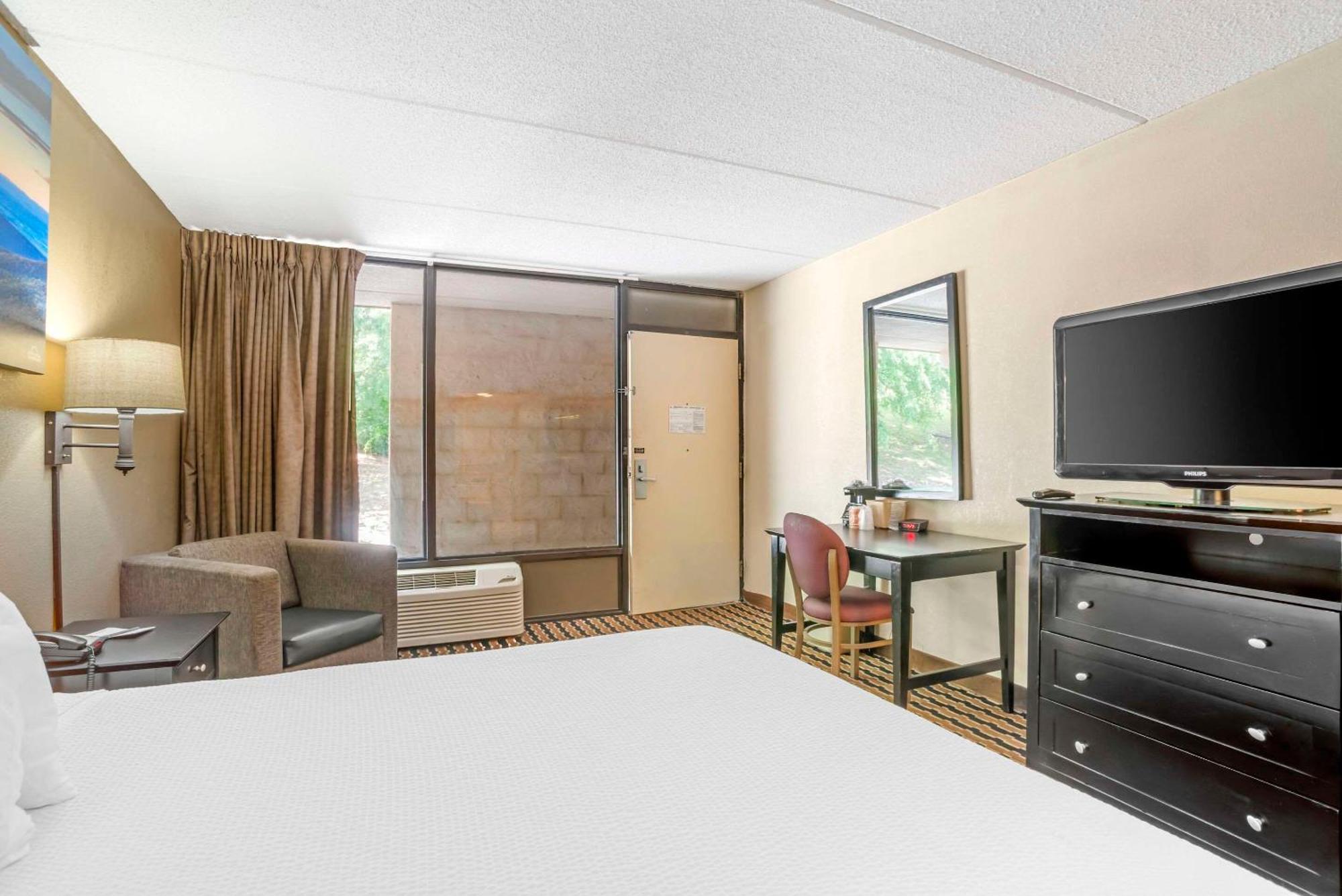 Quality Inn Near Speedway Wilkesboro Buitenkant foto