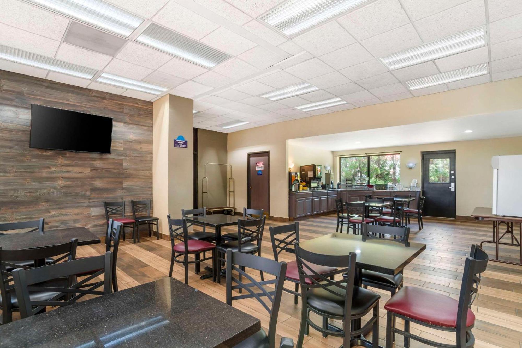 Quality Inn Near Speedway Wilkesboro Buitenkant foto