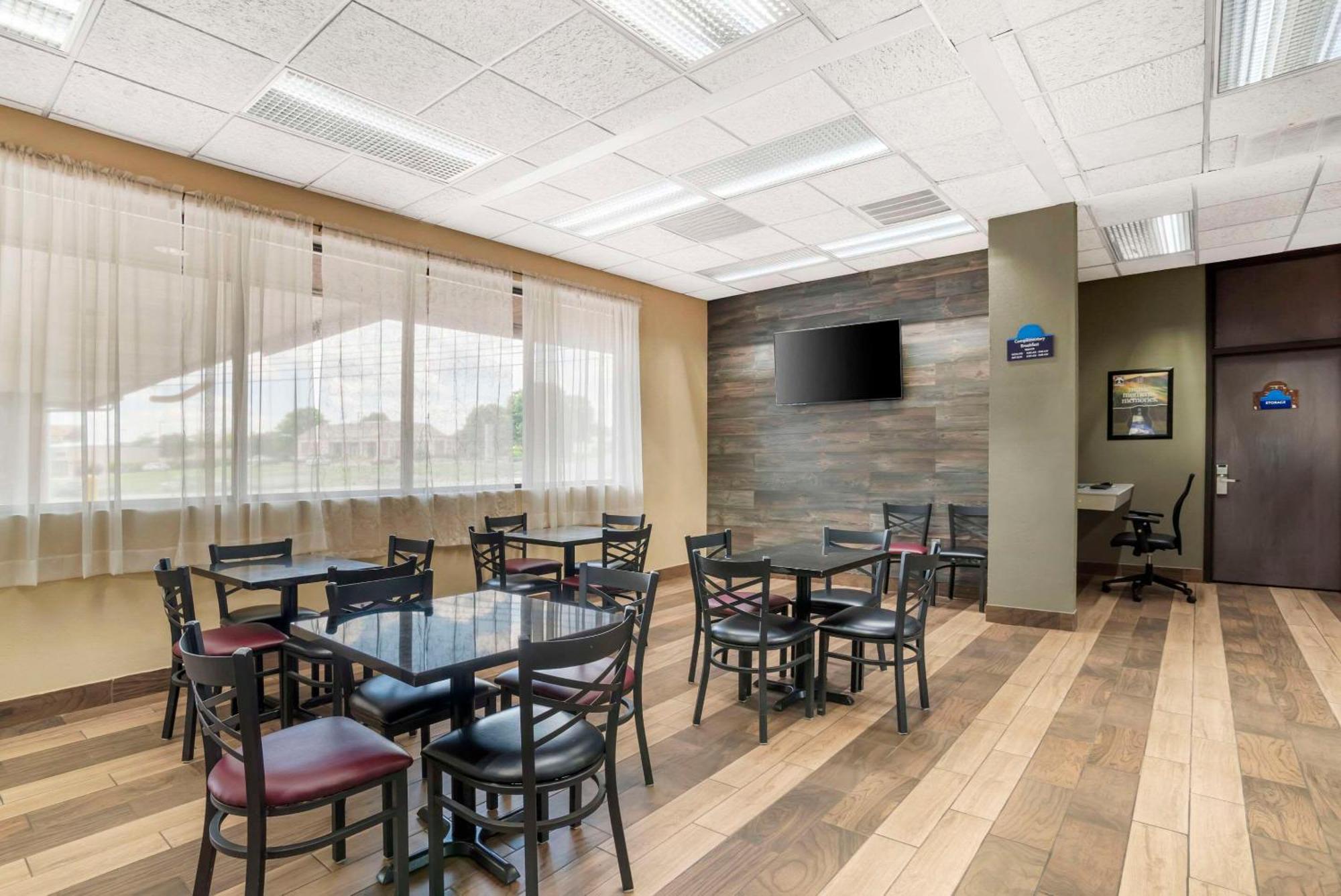 Quality Inn Near Speedway Wilkesboro Buitenkant foto