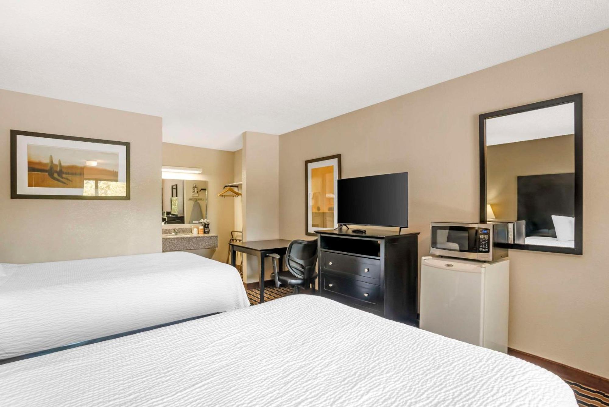 Quality Inn Near Speedway Wilkesboro Buitenkant foto