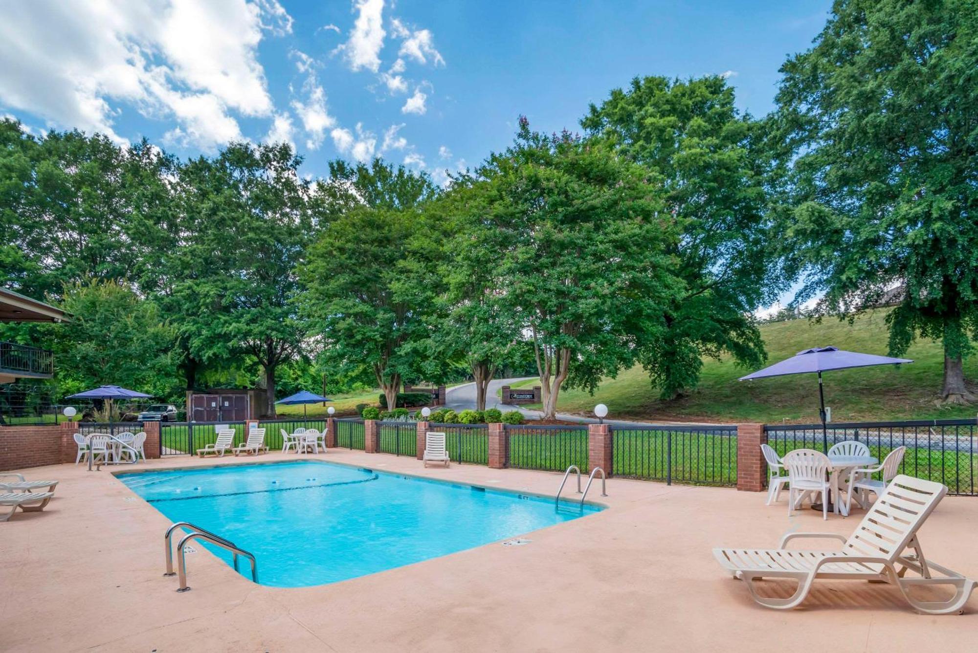 Quality Inn Near Speedway Wilkesboro Buitenkant foto