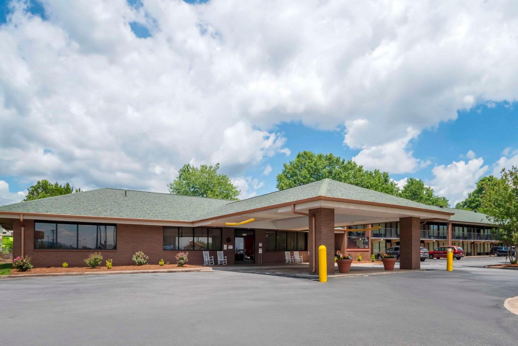Quality Inn Near Speedway Wilkesboro Buitenkant foto