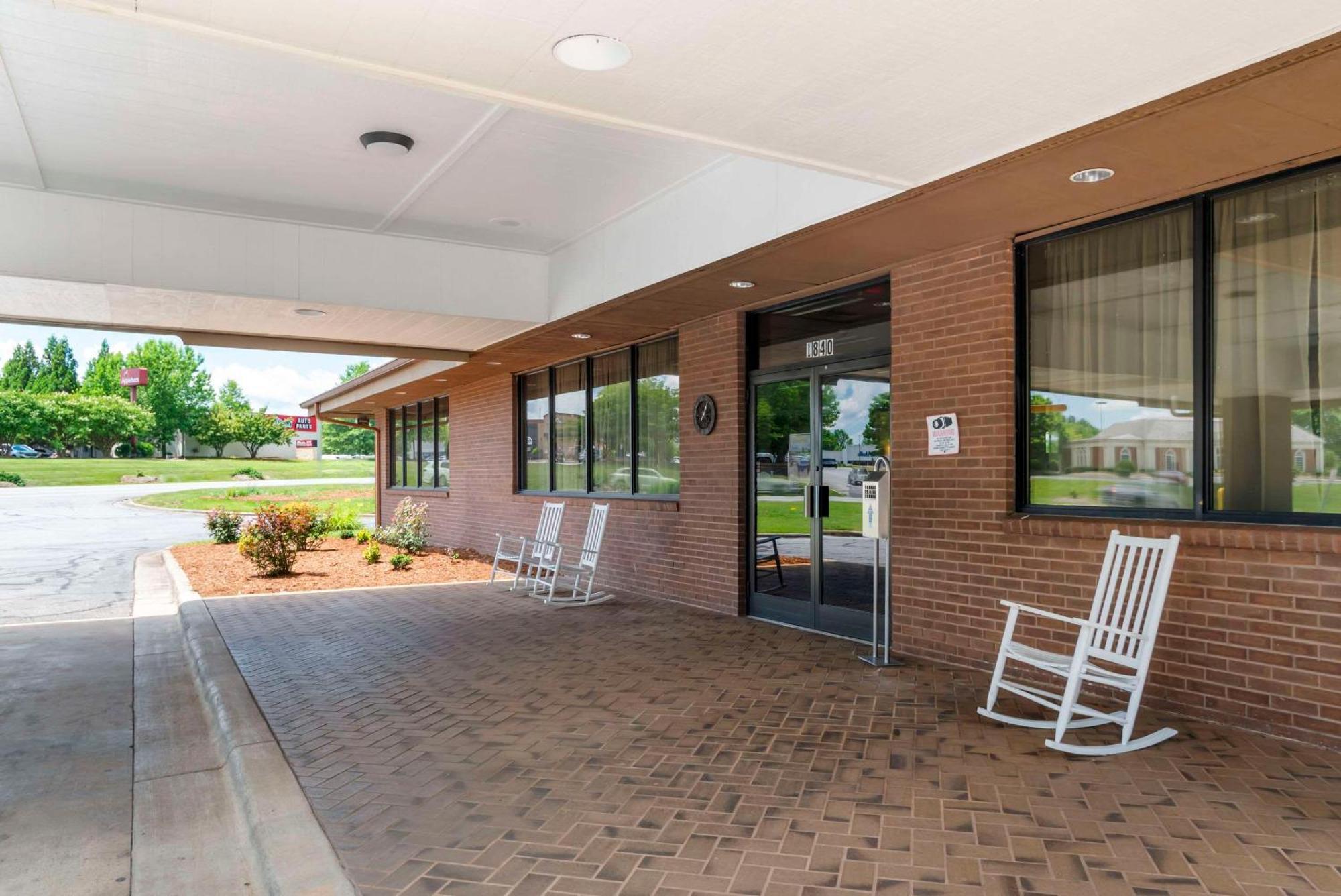 Quality Inn Near Speedway Wilkesboro Buitenkant foto