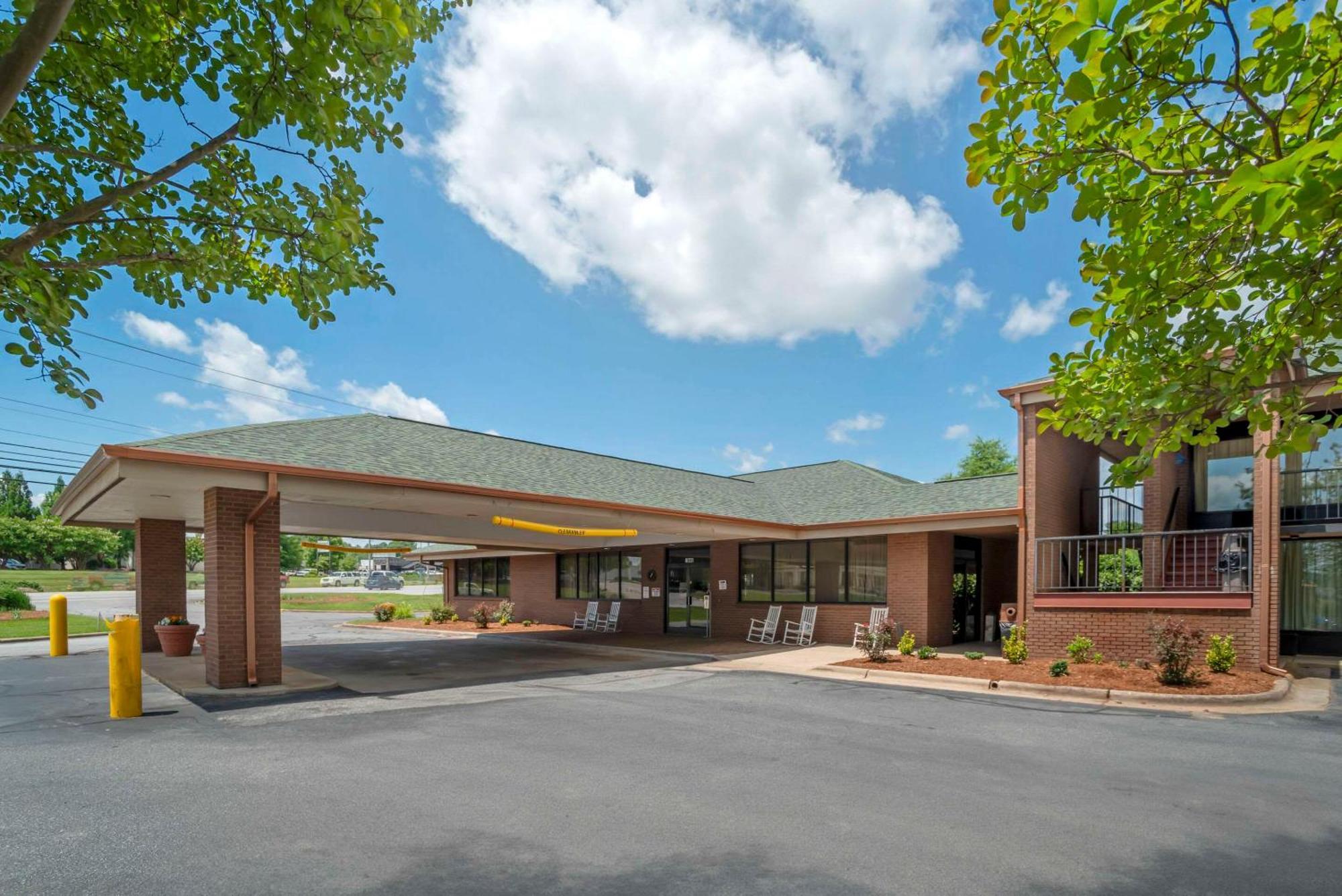 Quality Inn Near Speedway Wilkesboro Buitenkant foto