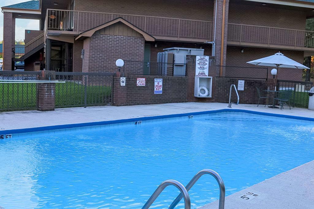 Quality Inn Near Speedway Wilkesboro Buitenkant foto